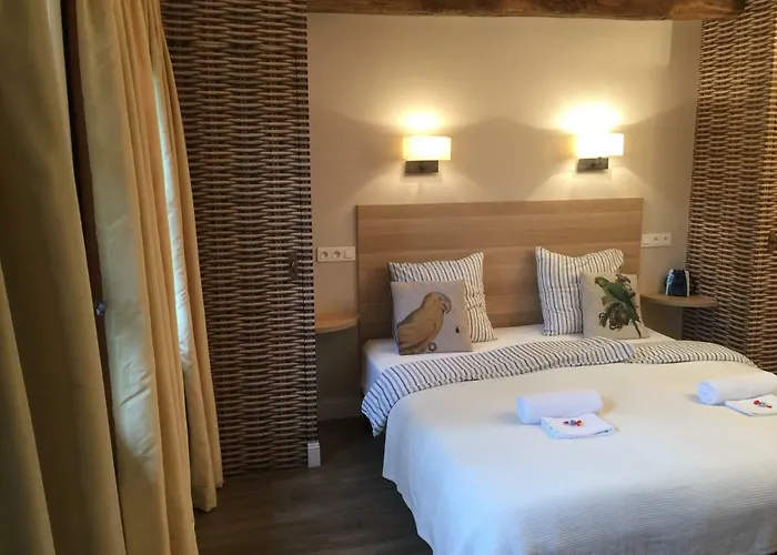 Charmante Petite Maison Dans Le Jardin