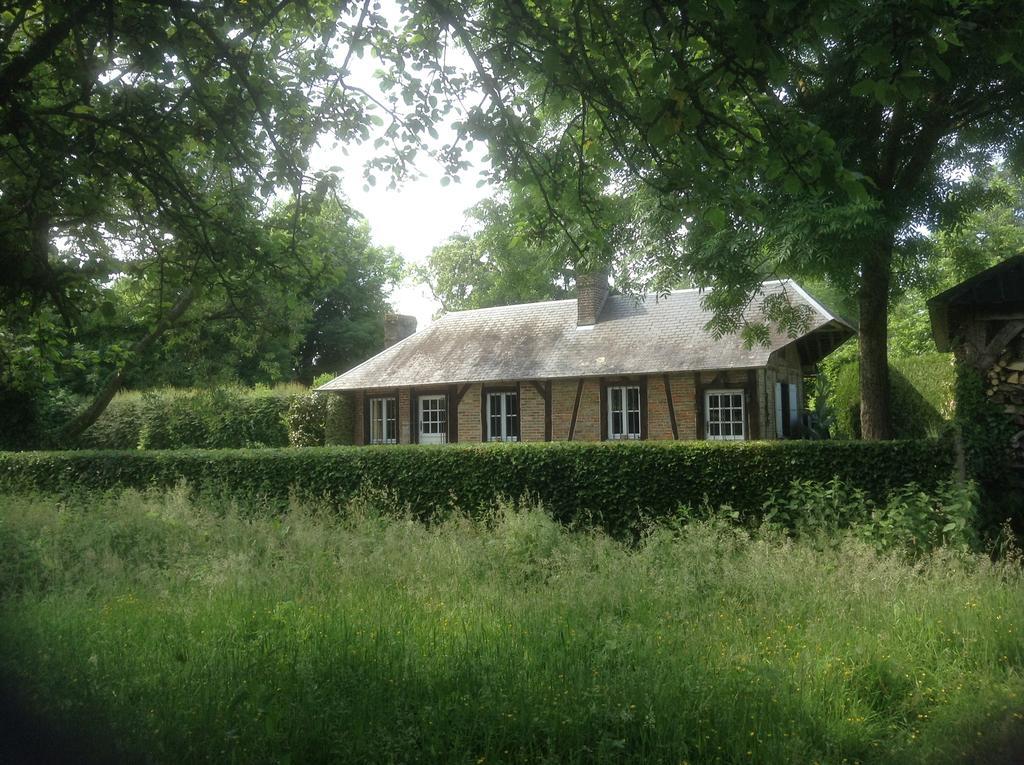 Charmante Petite Maison Dans Le Jardin *