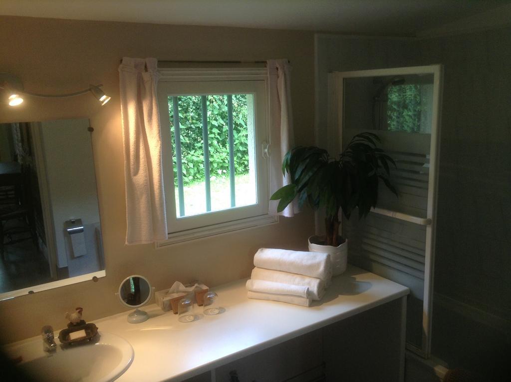 Charmante Petite Maison Dans Le Jardin