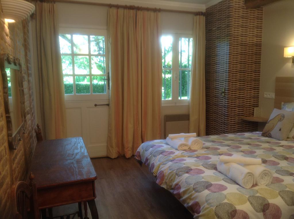 Holiday home Charmante Petite Maison Dans Le Jardin
