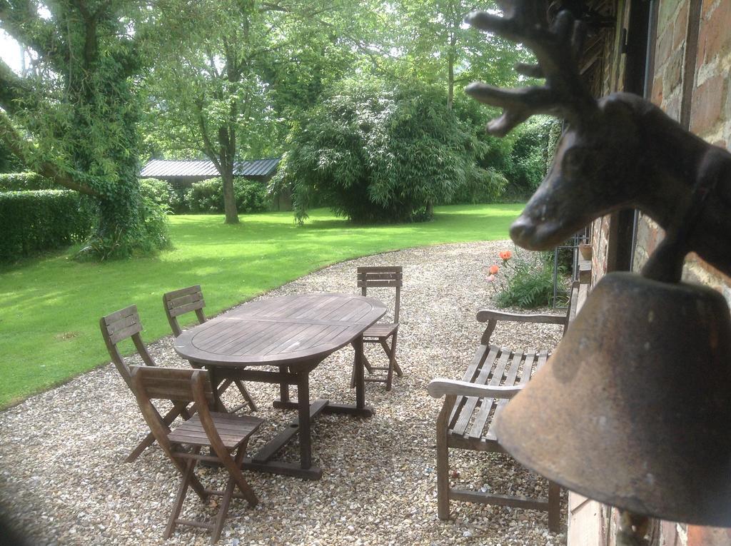 Charmante Petite Maison Dans Le Jardin *