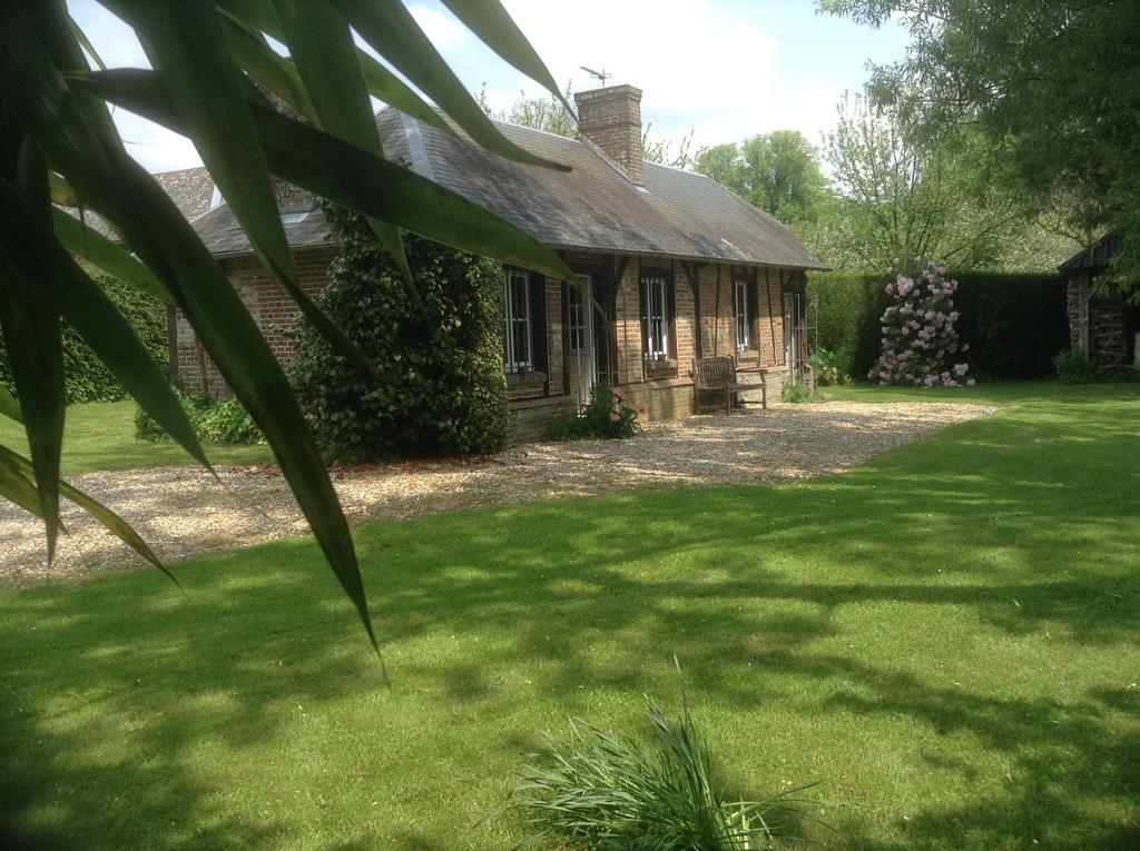 Holiday home Charmante Petite Maison Dans Le Jardin Letteguives