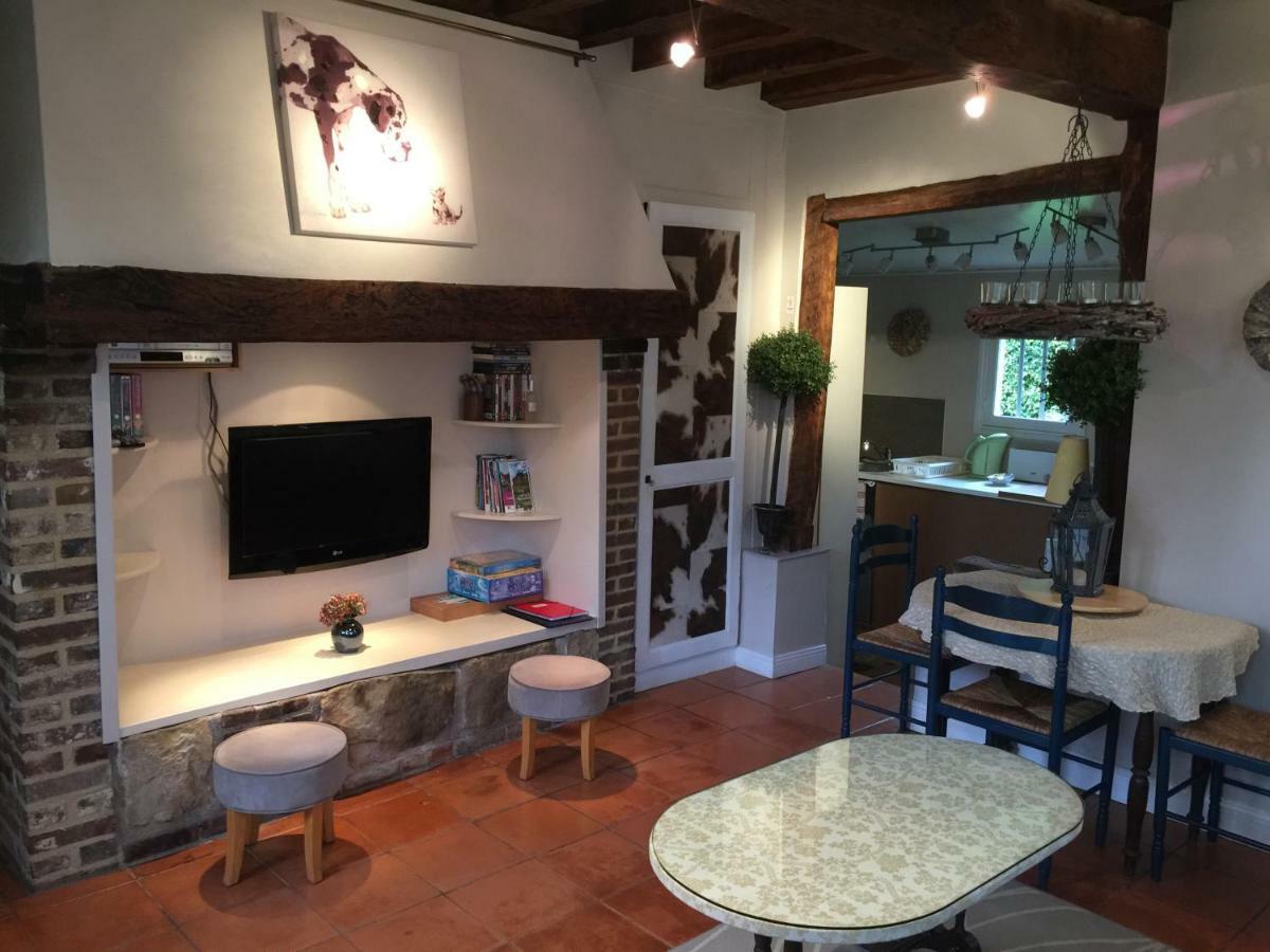 Charmante Petite Maison Dans Le Jardin *